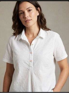 L.L. Bean White Seersucker Short Sleeve Button-Front Shirt